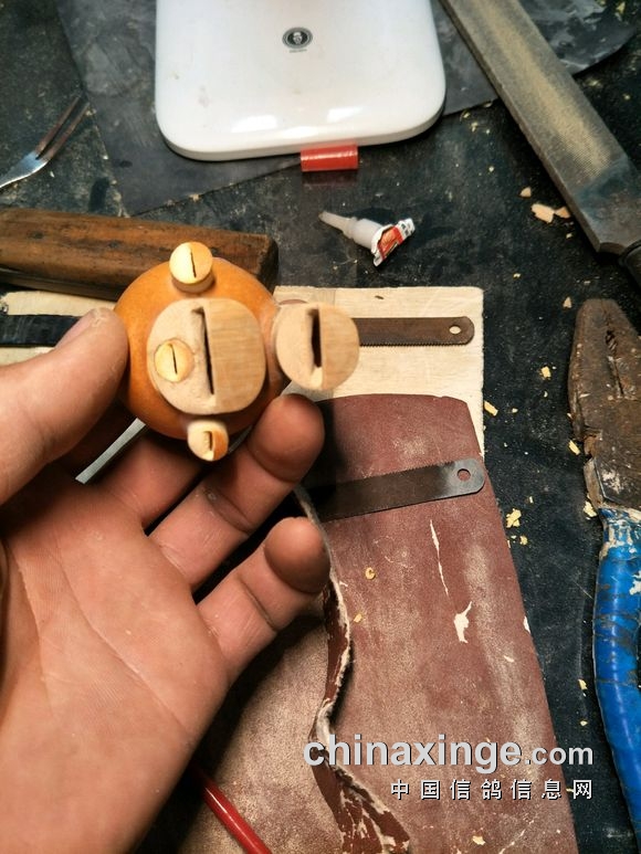 能工巧匠:制作鸽哨 有没有大师水准?